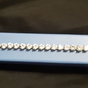 NIB Heart shaped clear CZ tennis bracelet locking clasp end silver plated